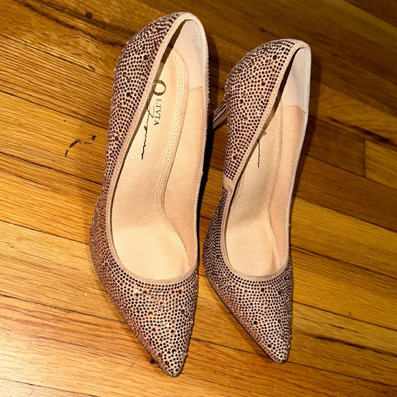 RoseGold Champagne Pumps! Perfect for New Years. New. Tried on indoors only. - Picture 3 of 3